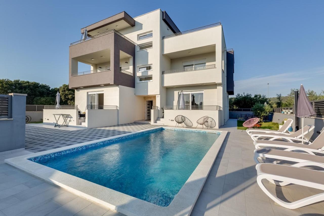 Apartments Evita บาร์บินเย ภายนอก รูปภาพ