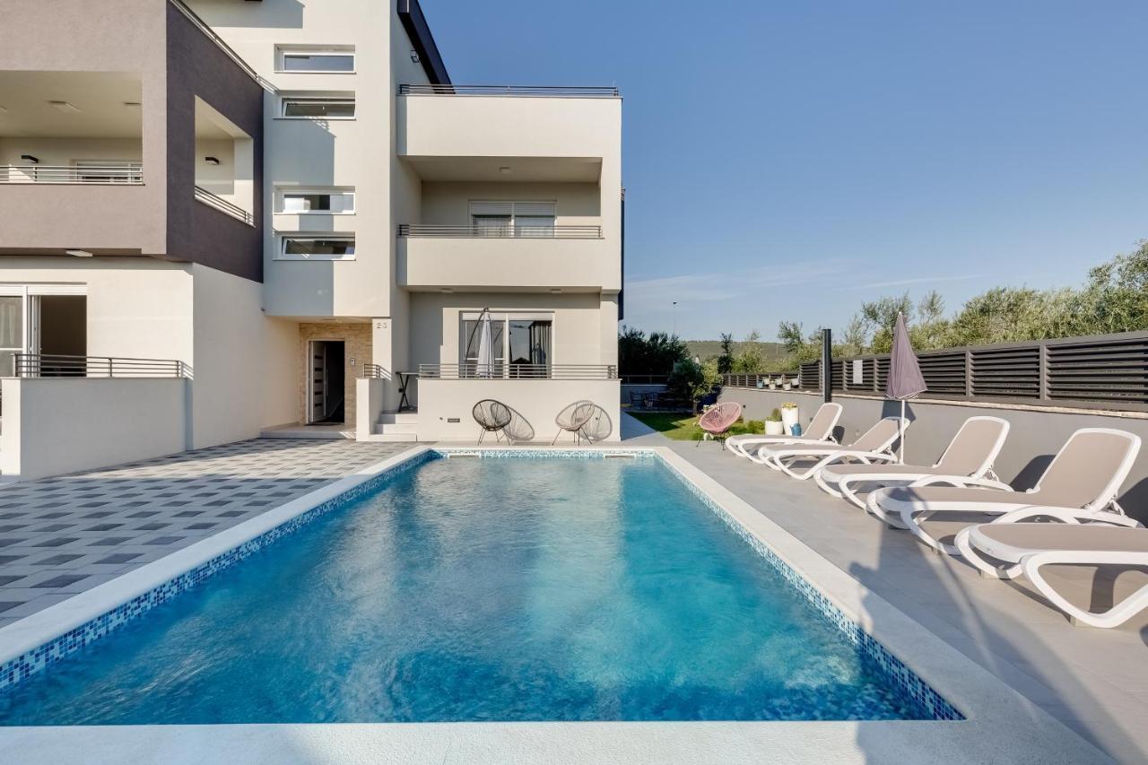 Apartments Evita บาร์บินเย ภายนอก รูปภาพ